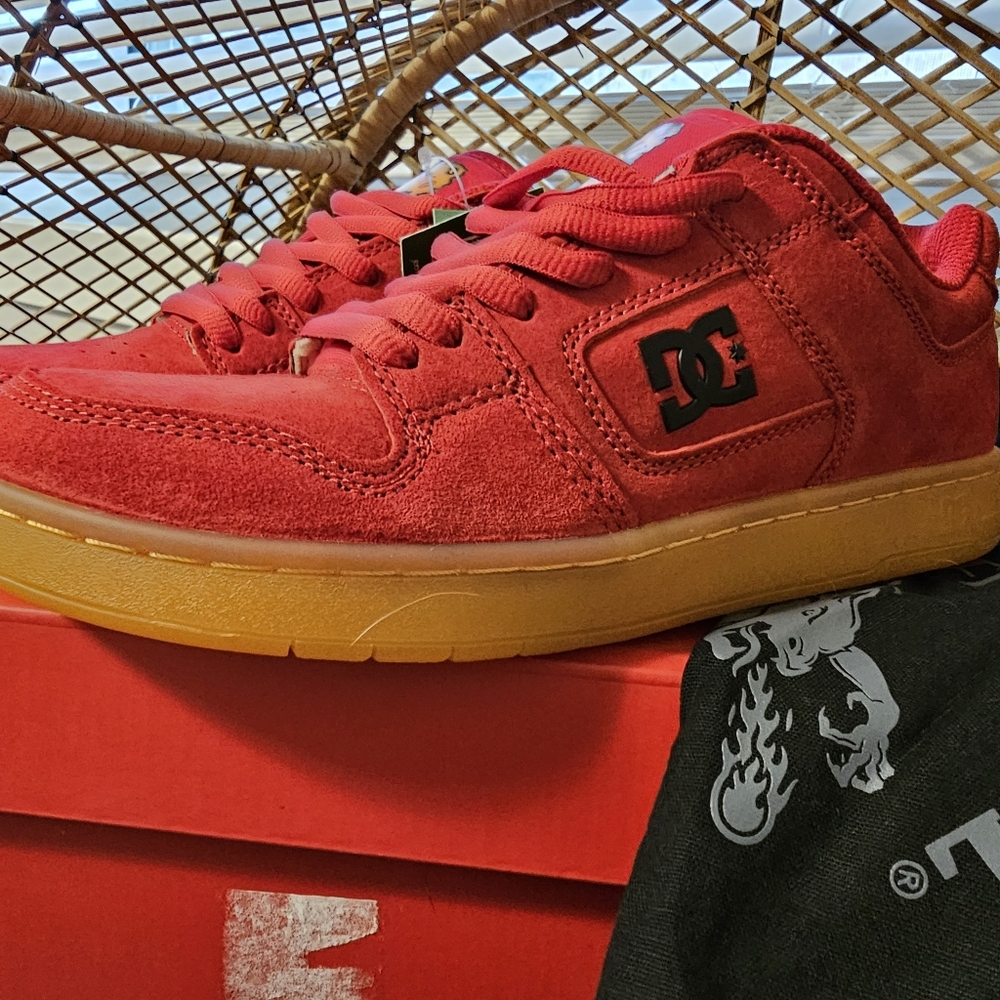 Size 8 mens DCxFireball red shoes